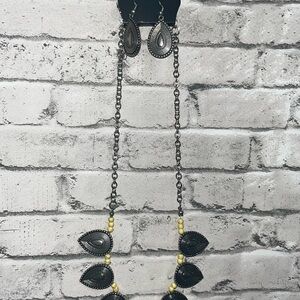 Paparazzi Silver and Yellow Necklace with Elegant Design